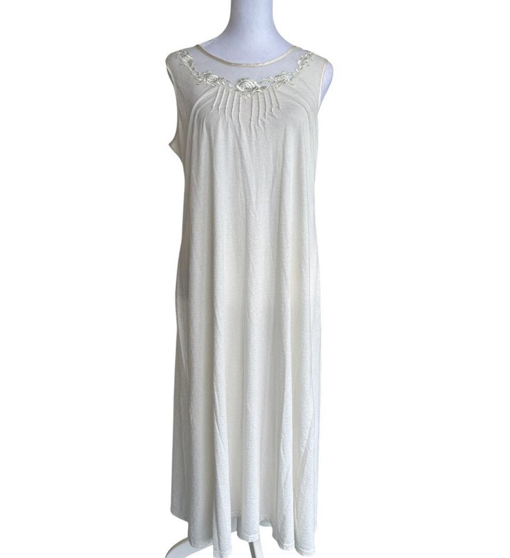 Vintage Earth Angels Cottagecore White Embroidered Nightgown Gown Sz S